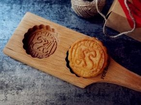 继续烘烤15分钟左右。晾凉后装入密封盒里，回油两天后再品尝。