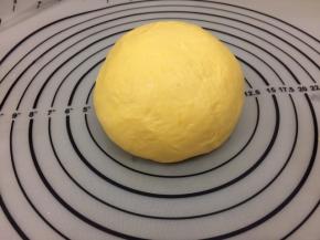 拿出盖上保鲜膜饧十分钟