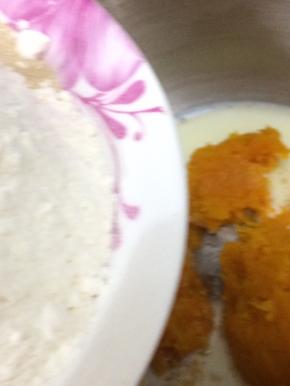 最后加入面粉、盐和酵母