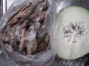 竹节虾我冻了一部分，提前解冻