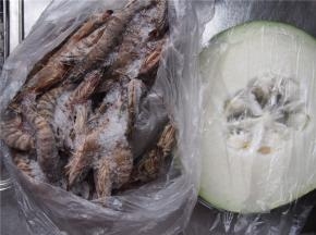 竹节虾我冻了一部分，提前解冻