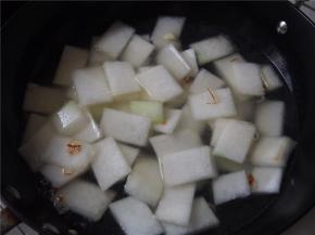 加入清水，煮开