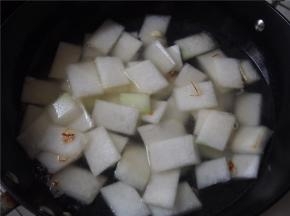 加入清水，煮开