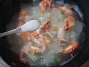 加入适量食盐，煮熟即可