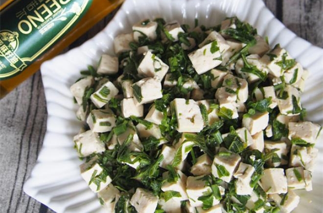 香椿芽拌豆腐