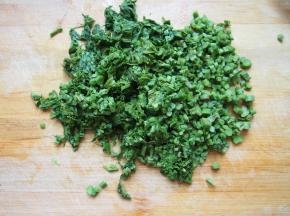 挤干水分后切碎