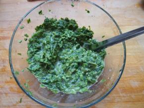 加入鸡蛋搅拌均匀