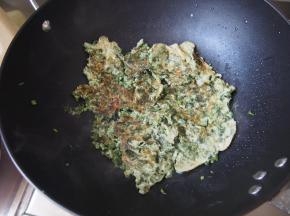 定型后翻面，两面上色即可