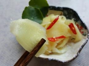 姜片尽量切得薄一些，味道会很好。