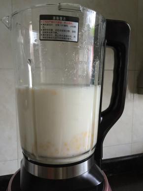 加入水至1300ml刻度线位置；