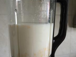 加入水至1300ml刻度线位置；