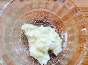 蒜榨蒜泥备用
