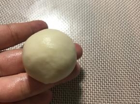 包好，收好口，不可以漏出油酥