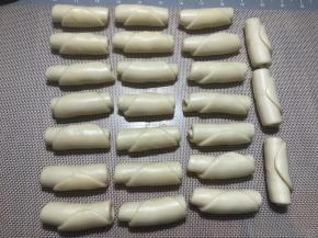 都做好后，盖保鲜膜醒面20分钟