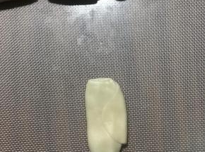 取一个面卷，竖着放，稍微按扁