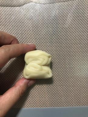 取面卷，两端相对，按扁