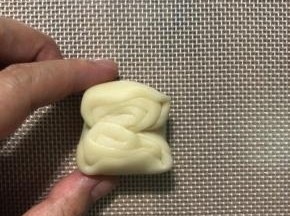 取面卷，两端相对，按扁