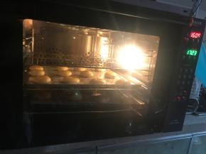 我用的是风炉可以多层烤，温度大概160，20分钟左右