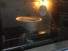 放入烤箱140度，烤40分钟（烤箱温度仅供参考）