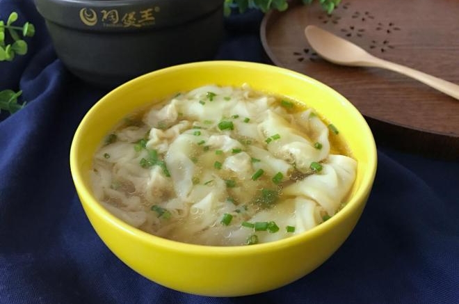 皮薄馅嫩，味美汤鲜的鲜肉小馄饨