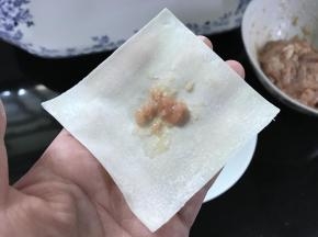 放入少许肉。
