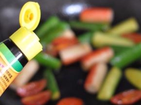 最后加入味极鲜。