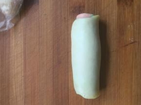 全部卷好盖保鲜膜再松弛十分钟