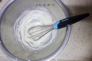 筛入41g低粉 8.5g玉米淀粉Z字形混合均匀备用
