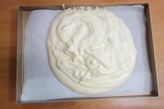 面糊从高处倒下