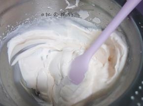 淡奶油+砂糖打至9分发，
