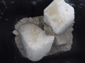 加入白糖及酵母