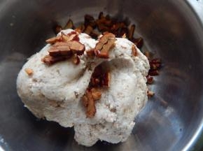 加入柔好的面团里