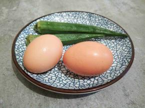 土鸡蛋两个（上次老家带的）秋葵两根