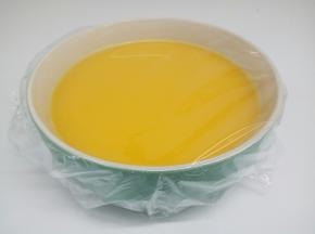 盖保鲜膜，防止水蒸气低落，