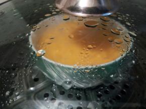 水烧开以后，上锅中小火蒸12分钟，