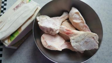 取5只冷冻的琵琶腿。