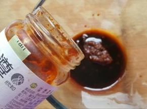 再加入素食佐餐酱（可选，或加入XO酱）