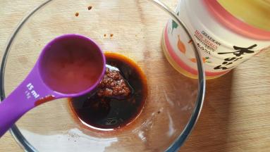 加入味淋（照烧鸡腿的精华）