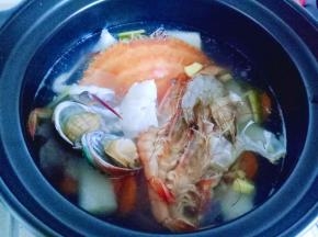 烧开后加入海鲜。