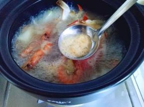 烧开后撇出浮沫。