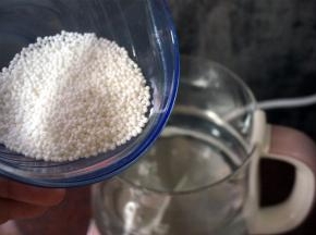 水沸腾时，加入西米。