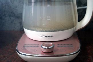 大概煮30分钟左右，西米完全变透明，即可停止烹饪。