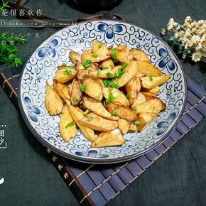 出锅后撒些葱花即可！