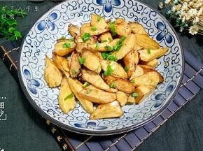 出锅后撒些葱花即可！