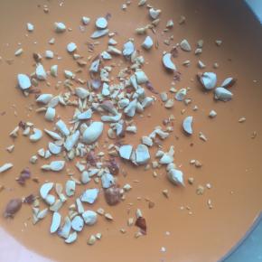 弄出少许备用，因为家里没有白芝麻了，用来点缀