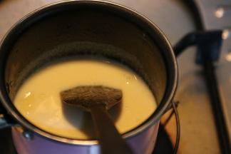 至沸腾状态，期间需要搅拌以免糊底。