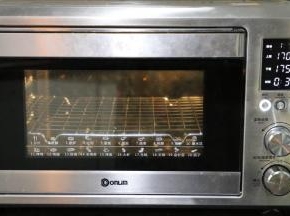 .东菱烤箱上火170度，下火175度，底层35分钟，预热5分钟，待30分时放入烤箱。