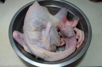 母鸡一只，去毛去内脏，内外清洗干净