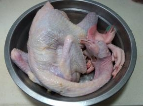 母鸡一只，去毛去内脏，内外清洗干净