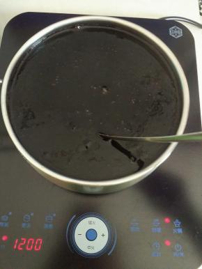 全部倒完以后加大火，搅拌至再次煮沸